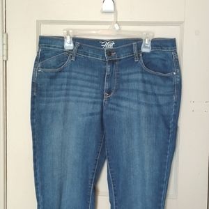 3/$30💜 GUC Old Navy 'The Flirt' Size 12 Tall Medium Wash Jeans